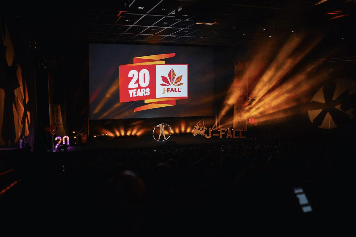 1. Celebrating 20 years of Keylane and J-Fall with a dynamic event featuring stage lighting, a large screen, and company branding.